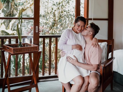 7 Potret Kehamilan Siti Badriah, Makin Glowing & Baby Bump Membesar
