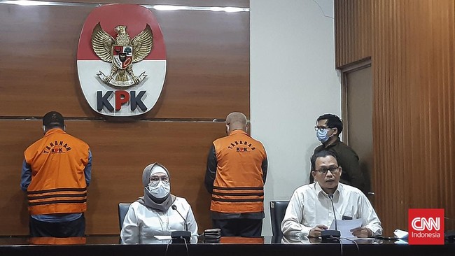 Eks Bupati Buru Selatan Tagop Sudarsono Soulisa, tersangka KPK kasus dugaan suap, penerimaan gratifikasi dan pencucian uang.