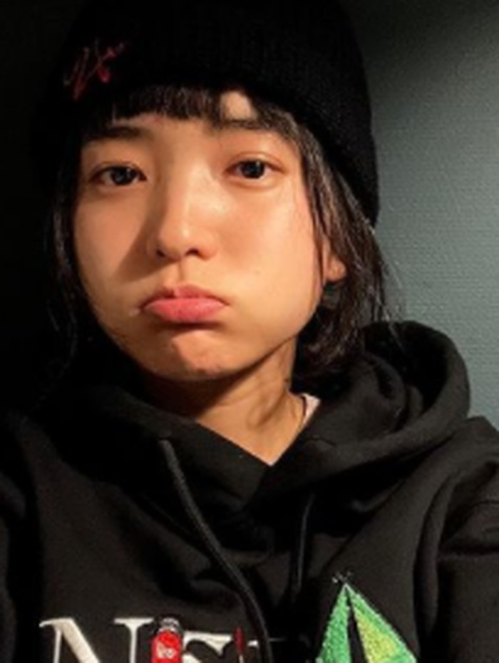 Tahun ini, Kim Tae Ri akan kembali main drama bersama Nam Joo Hyuk, berjudul Twenty Five Twenty One. Perempuan berusia 31 tahun ini akan memerankan sosok gadis yang menjadi atlet anggar./ foto: instagram.com/kimtaeri_official