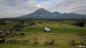 Polisi Gunakan Taksi Terbang Pantau Erupsi Gunung Semeru