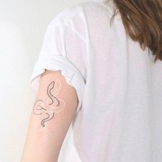 Tato Tinta Hitam Sudah Biasa, Ini 5 Alasan Kamu Perlu Coba White Ink Tattoo yang Bikin Kamu Tampil Beda!