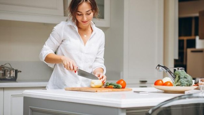 Menjelang usia 40-an, mengonsumsi protein jadi lebih penting. Penelitian menunjukkan bahwa kebutuhan protein akan meningkat seiring bertambahnya usia.