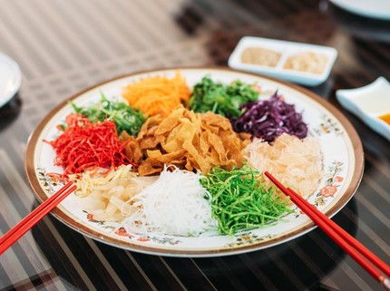 4 Resep Hidangan Keluarga untuk Perayaan Imlek, Coba Buat Salad Yu Sheng Bun