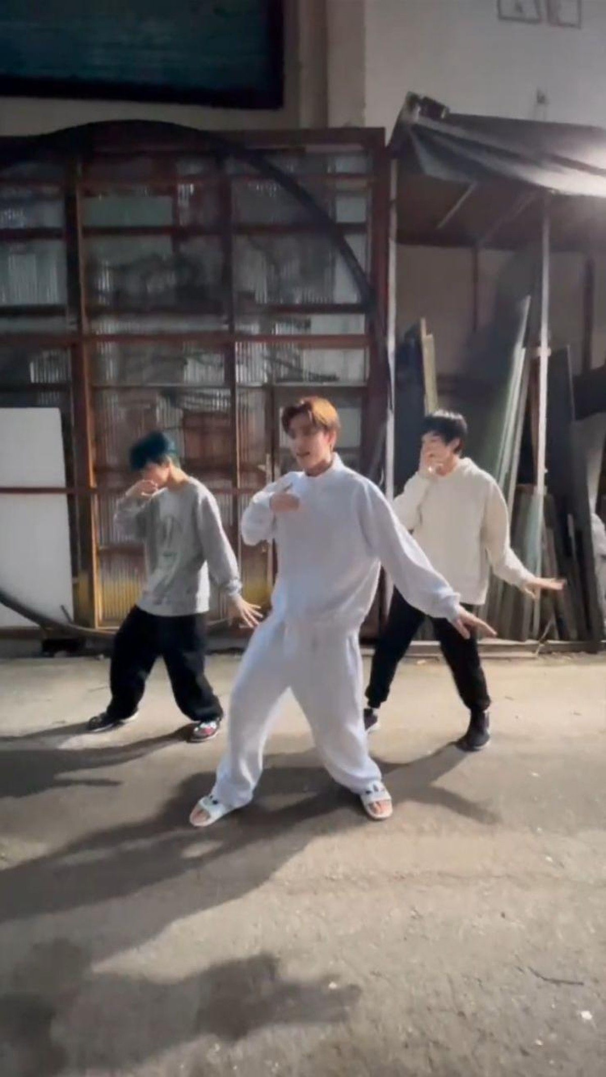 NCTzen Indonesia dibuat heboh oleh aksi NCT Dream joget TikTok pakai lagu dangdut koplo&period; Yuk intip potretnya&excl;