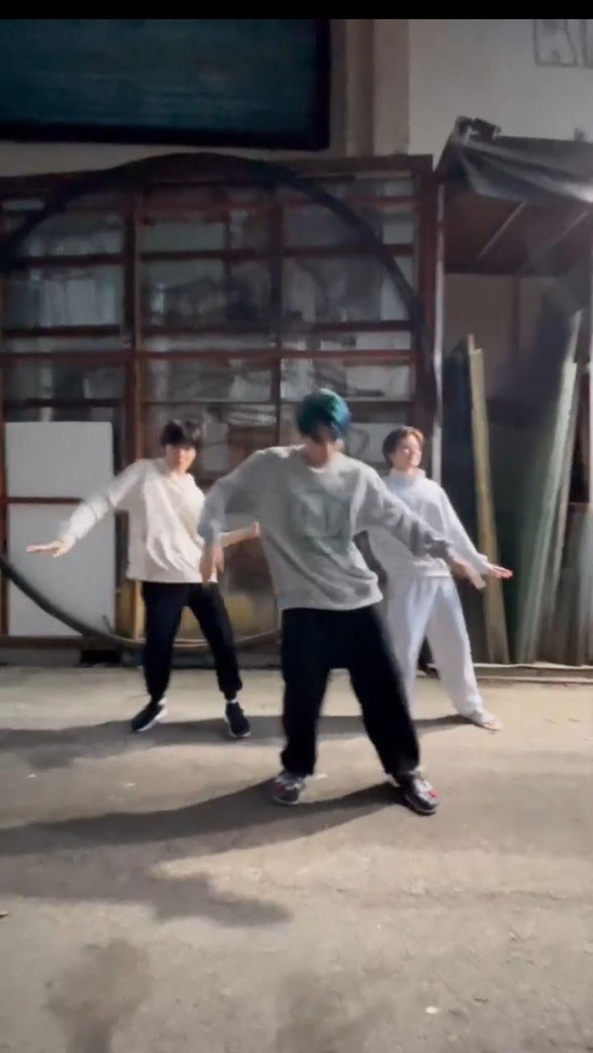 NCTzen Indonesia dibuat heboh oleh aksi NCT Dream joget TikTok pakai lagu dangdut koplo&period; Yuk intip potretnya&excl;