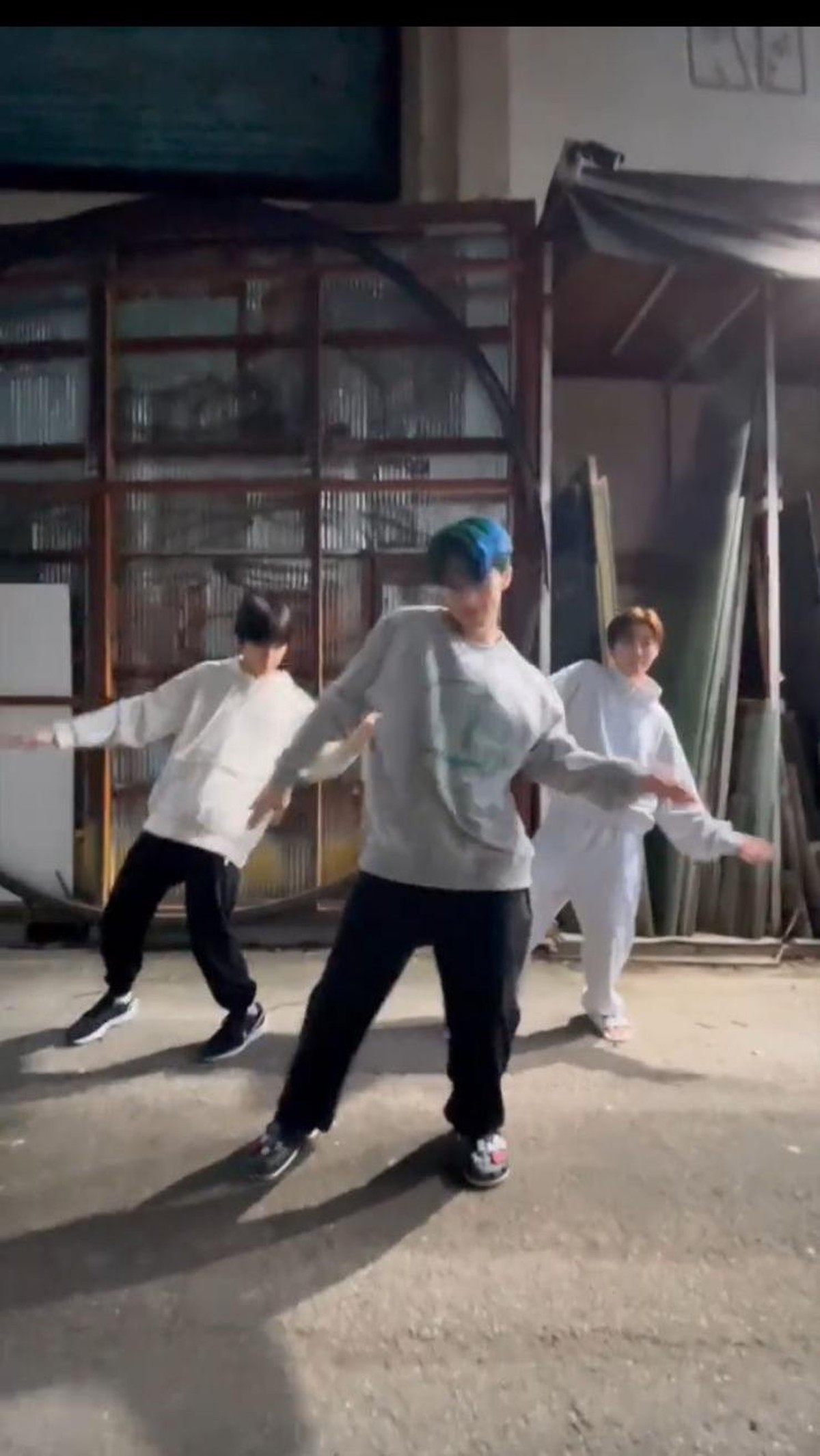 NCTzen Indonesia dibuat heboh oleh aksi NCT Dream joget TikTok pakai lagu dangdut koplo&period; Yuk intip potretnya&excl;