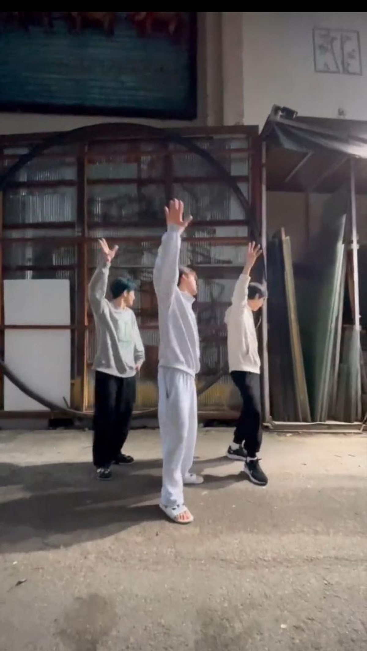 NCTzen Indonesia dibuat heboh oleh aksi NCT Dream joget TikTok pakai lagu dangdut koplo&period; Yuk intip potretnya&excl;