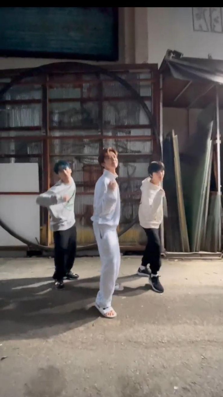 7 Potret NCT Dream Joget TikTok NCTzen Indonesia dibuat heboh oleh aksi NCT Dream joget TikTok pakai lagu dangdut koplo. Yuk intip potretnya!