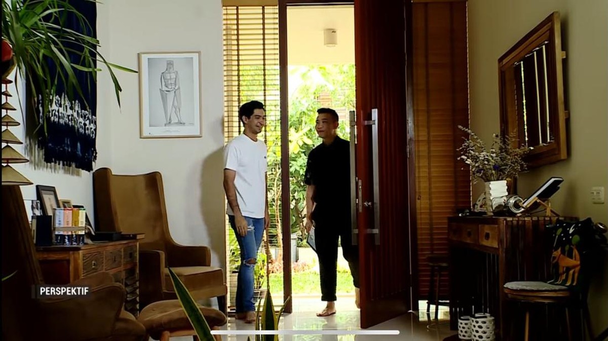 Berkat kerja kerasnya&comma; Reza Rahadian kini menjadi aktor sukses dan memiliki hunian mewah nan asri&period; Yuk intip potretnya&excl;