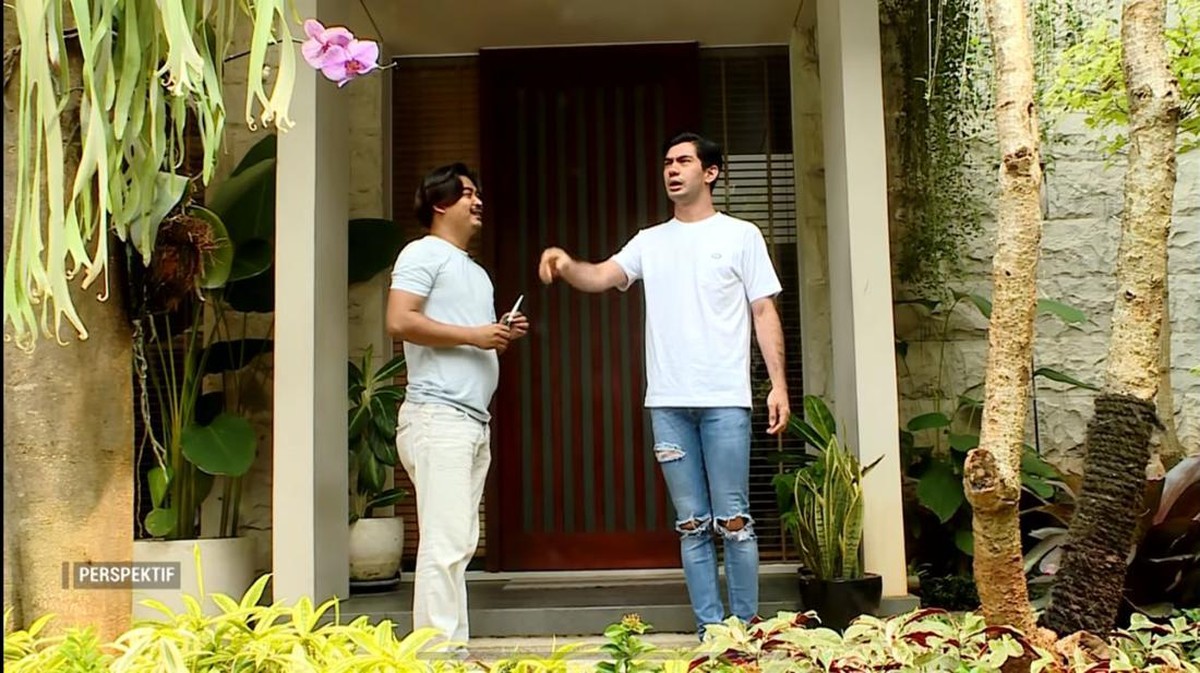 Berkat kerja kerasnya&comma; Reza Rahadian kini menjadi aktor sukses dan memiliki hunian mewah nan asri&period; Yuk intip potretnya&excl;