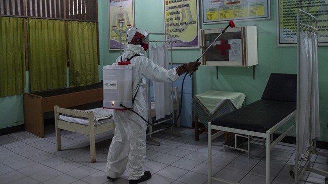 Provinsi DKI Jakarta tercatat sebagai penyumbang kasus terbanyak hari ini yakni 4.149 kasus.