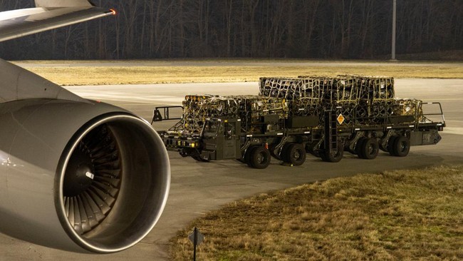 FOTO: Bukti Amunisi hingga Rudal AS Tiba di Ukraina