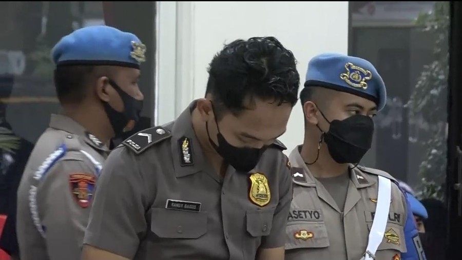 Bripda Randy ikuti sidang kode etik