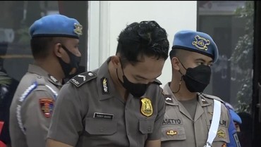 img-title Netizen, Bripda Randy Penyebab Pacar Aborsi & Tewas Juga Berseragam di Sidang Etik