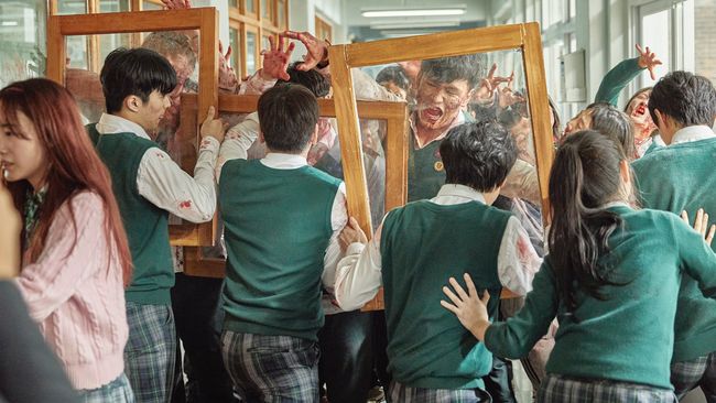 Sutradara Lee Jae-kyoo mengungkapkan keunggulan All of Us Are Dead yang tayang 28 Januari.