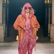 BeauPicks: Jadi Tren Fashion 2022, Ini Ide Gaya Sporty Penuh Warna ala Era '80an