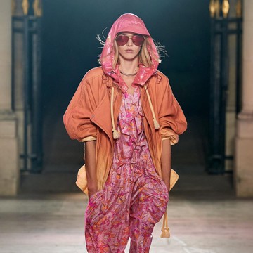 img-title BeauPicks: Jadi Tren Fashion 2022, Ini Ide Gaya Sporty Penuh Warna ala Era '80an