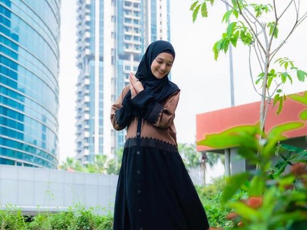 7 Potret Jihan Salsabila, Istri Ustaz Syam yang Kini Tengah Hamil Muda