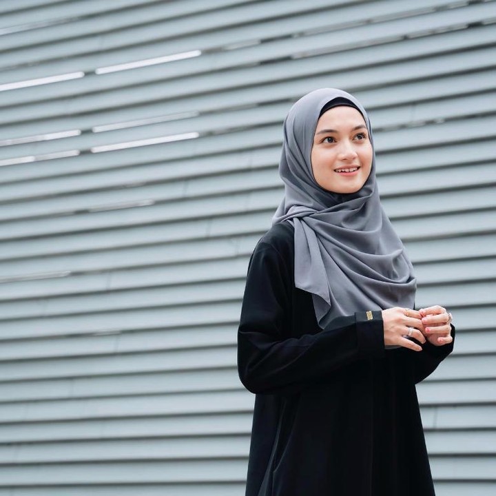 <p>Selama hamil, Jihan ternyata tidak pernah mengidam apapun, lho. Makan pun mudah karena tidak mengalami mual dan muntah. Hmm.. kira-kira calon bayinya laki-laki atau perempuan ya? Kita doakan semoga sehat selalu ya!</p>