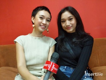 Anak Cukur Rambut Demi Semangati Ibunda yang Sakit Kanker