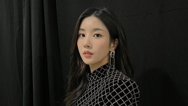 Penyanyi Korea Selatan, Kwon Eun-bi, dan anggota girl group Weekly, Lee Jae-hee, dikonfirmasi positif Covid-19.