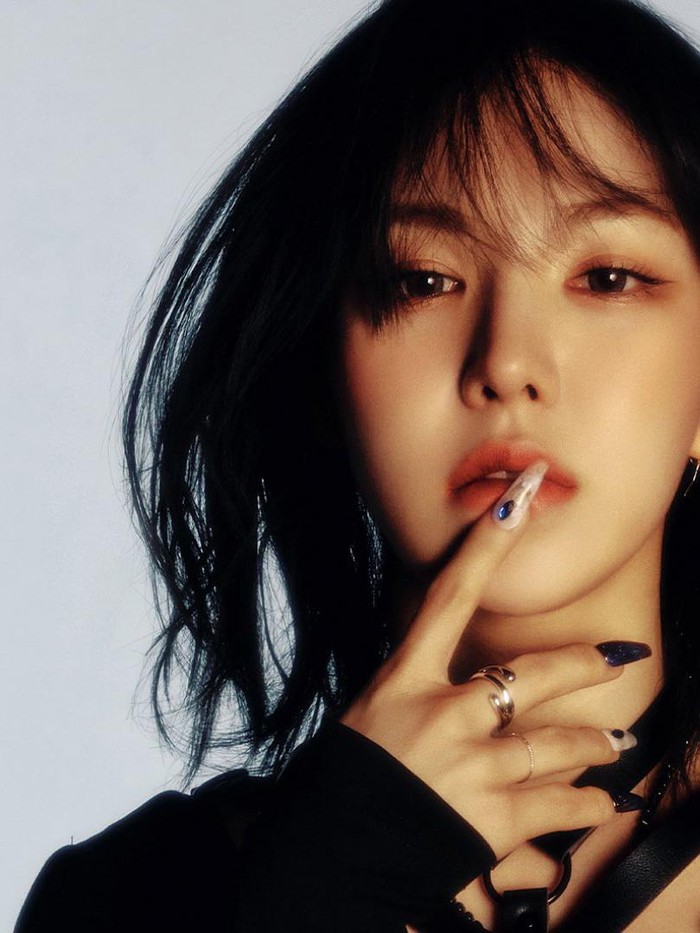 Main vocal dari Red Velvet juga ikut andil dalam projek SM Entertainment ini. Melalui lagu Step Back sebagai lagu debut Girls on Top, Wendy beberapa kali menyanyikan part high notes lagu dengan suara merdunya./ Foto: Instagram.com/girlsontop_sm