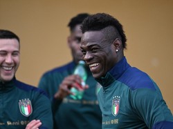 Duh, Mario Balotelli Lempar Petasan di Ruang Ganti
