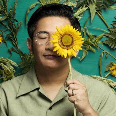 Lirik Lagu Rainy Days on the Sidewalk - Mondo Gascaro