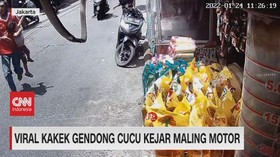 VIDEO: Viral Kakek Gendong Cucu Kejar Maling Motor