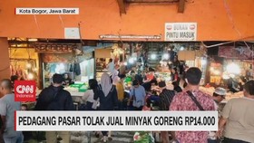 VIDEO: Pedagang Pasar Tolak Jual Minyak Goreng Rp.14.000