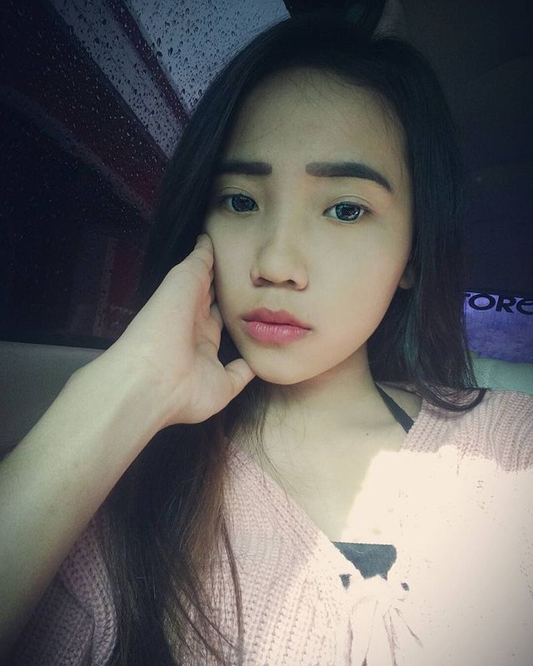 DJ Indah Cleo asal Bukittinggi menjadi perbincangan publik karena jadi korban tewas bentrokan di Sorong. Yuk intip potretnya!