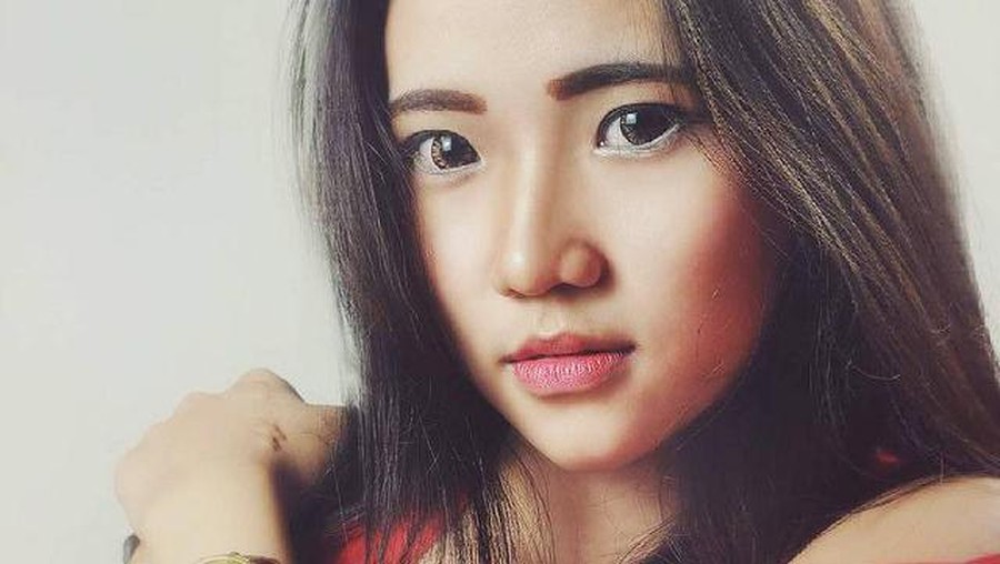 DJ Indah Cleo asal Bukittinggi menjadi perbincangan publik karena jadi korban tewas bentrokan di Sorong. Yuk intip potretnya!