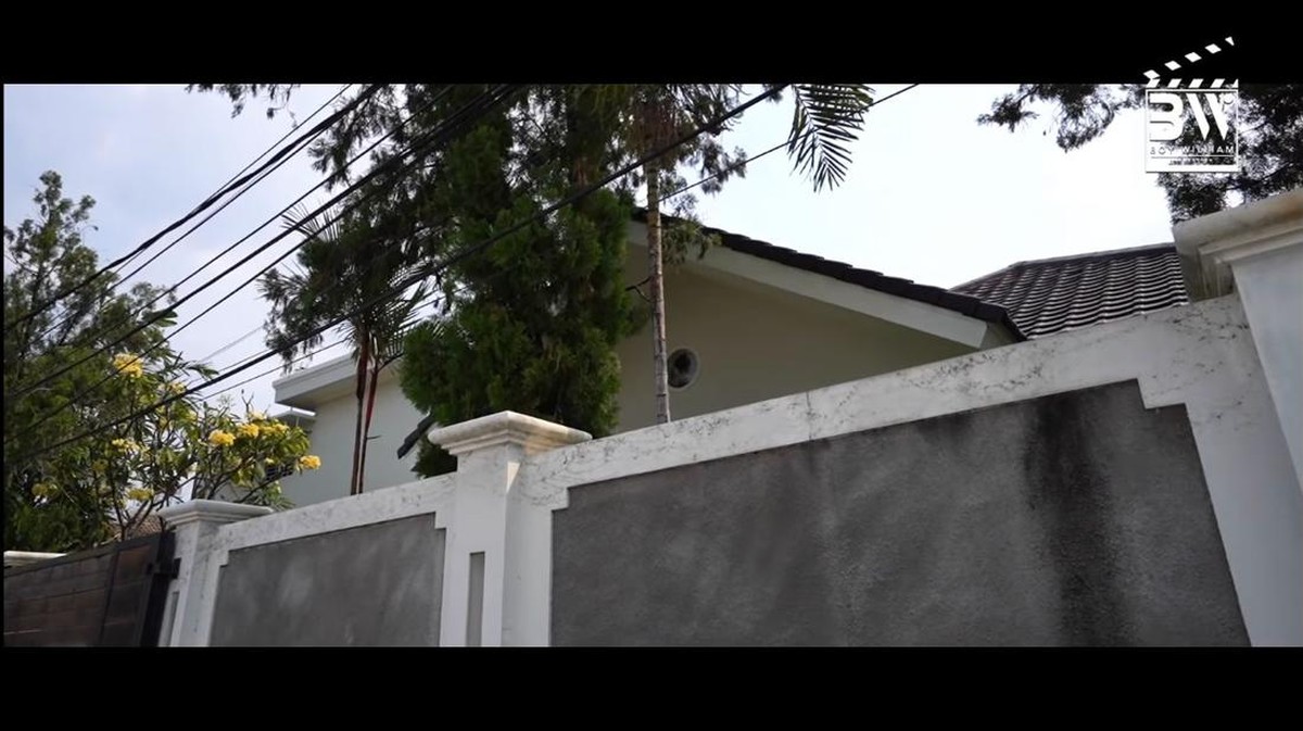 Luna Maya memiliki rumah mewah yang pernah ditawar seharga Rp25 miliar&period; Yuk intip potret rumahnya&excl;