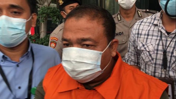 Profil bupati langkat Terbit Rencana mulai dicari tahu usai ditetapkan sebagai tersangka kasus suap dan ditemukannya kerangkeng di halaman belakang rumahnya.
