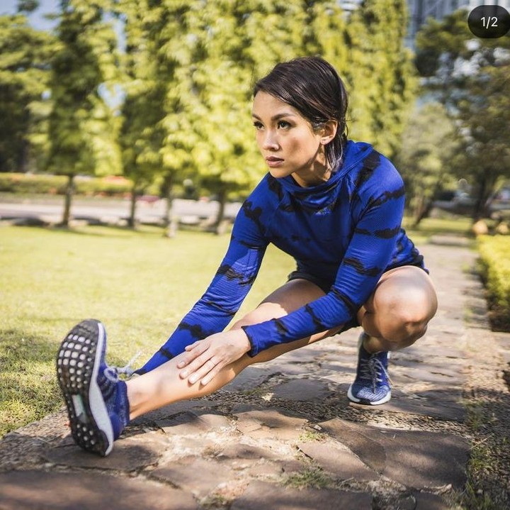 <p>Tak jauh berbeda dengan suami, Melanie juga kerap membagikan aktivitas keseharian. Ia sangat menggeluti hobi lari nih, Bunda. (Foto: Instagram @melanieputria)</p>
