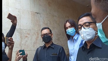 img-title Gugat Cerai Suami, Shandy Aulia Tak Tuntut Harta Gana-Gini