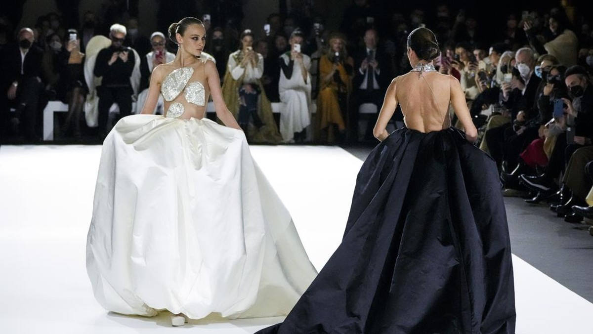 FOTO: 'Kembalinya' Stephane Rolland ke Panggung Parade Couture