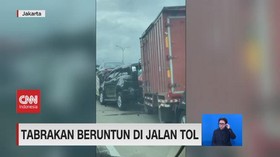 VIDEO: Tabrakan Beruntun, Sopir Terjepit