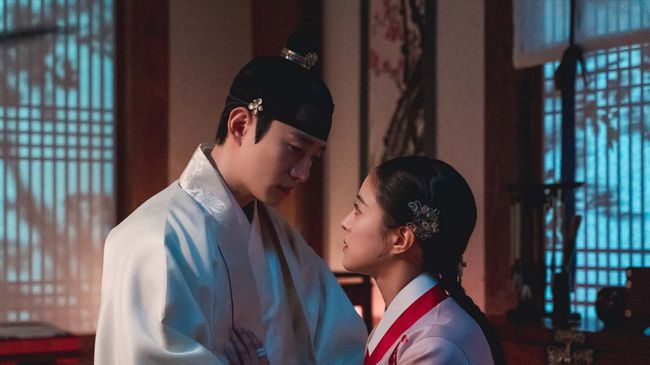 Lee Se-young dan Lee Jun-ho (Junho 2PM) mengungkapkan dua hal yang membuat mereka sulit melakukan adegan ciuman di The Red Sleeve.