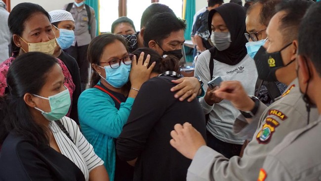 Dari 17 jasad korban, Tim DVI Mabes Polri telah berhasil menyinkronkan nama dan jasad yang sudah tidak bisa dikenali itu.