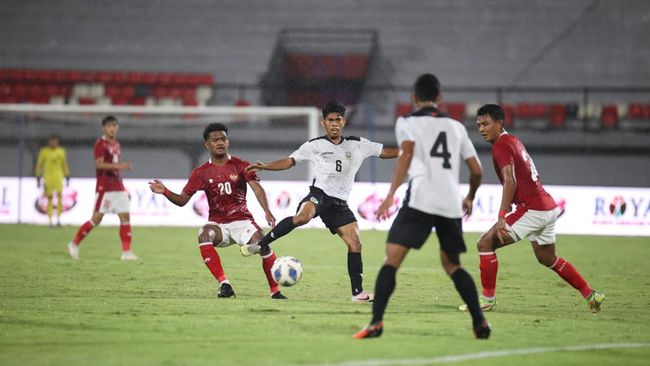 Dua Gol Bunuh Diri, Indonesia Hajar Timor Leste 4-1 Timnas Indonesia berhasil mengalahkan Timor Leste 4-1 pada uji coba internasional FIFA matchday di Stadion I Wayan Dipta, Gianyar, Bali, Kamis (27/1).