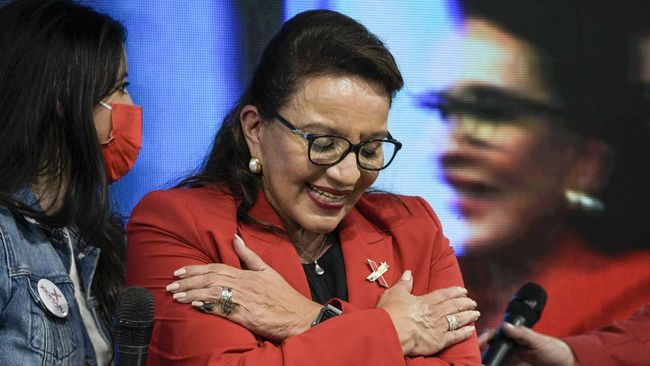 Istri mantan Presiden Honduras, Manuel Zelaya, Xiomara Castro, akan dilantik menjadi presiden perempuan pertama negara itu.