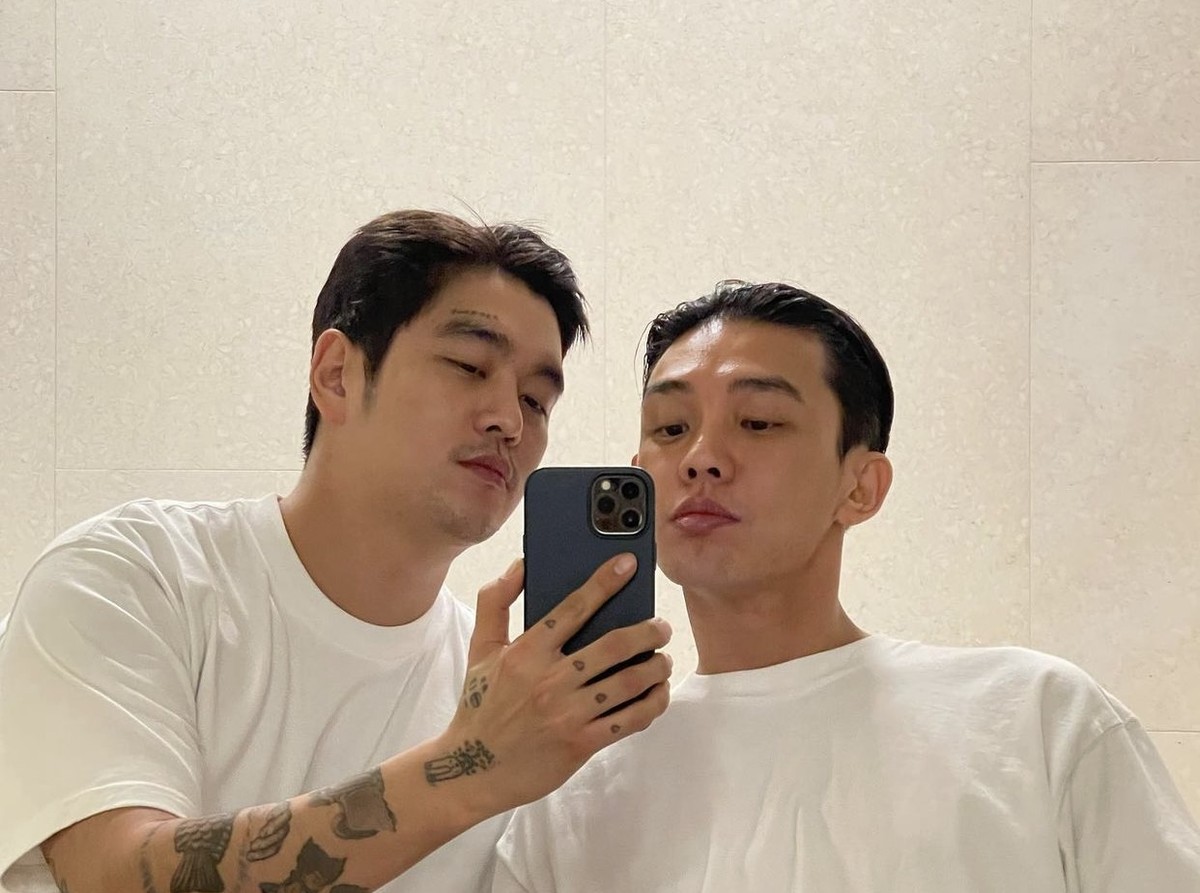 Yoo Ah In dan pria yang disebut-sebut kekasihnya&comma; Choi Ha Neul