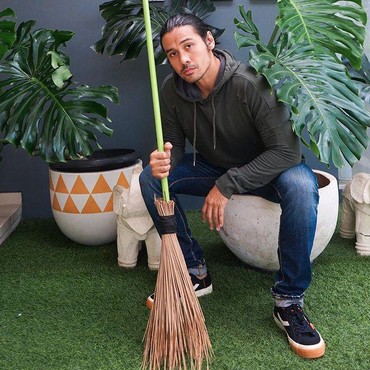 Imbas Putri Marino 'Disakiti', Chicco Jerikho Ditoyor Ibu-ibu Saat Joging