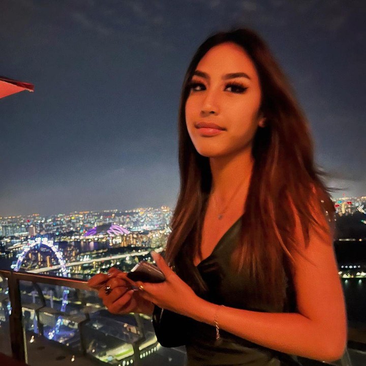 <p>Beranjak dewasa, Khayra sudah bisa mengambil keputusan sendiri. Ia memutuskan untuk tinggal dan melanjutkan pendidikannya di Singapura. (Foto: Instagram: @gunawan_sudrajat_real)</p>