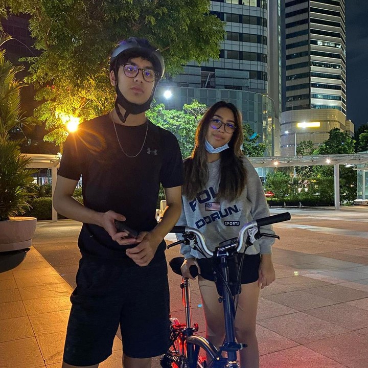 <p>Semoga Khayru dan Khyra selalu menjadi saudara yang kompak dan mendukung satu sama lain ya, Bunda. (Foto: Instagram: @gunawan_sudrajat_real)</p>