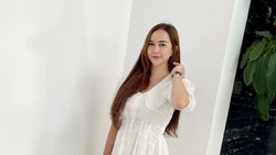Tubuh Aduhai Disebut Hasil Sedot Lemak, Begini Reaksi Aura Kasih