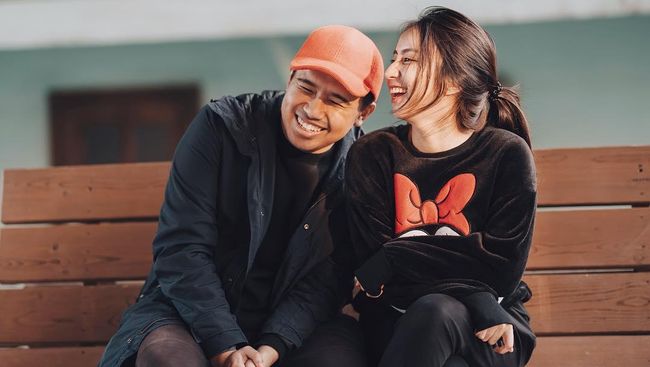 Aktor sekaligus komedian Joshua Suherman membagikan sejumlah trik untuk menggaet hati pasangan di era yang serba digital seperti sekarang ini.