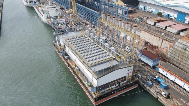 PLN dan PAL Indonesia berhasil membangun Pembangkit Listrik Kapal berkapasitas 60 MW hasil kolaborasi kedua perusahaan BUMN tersebut. 