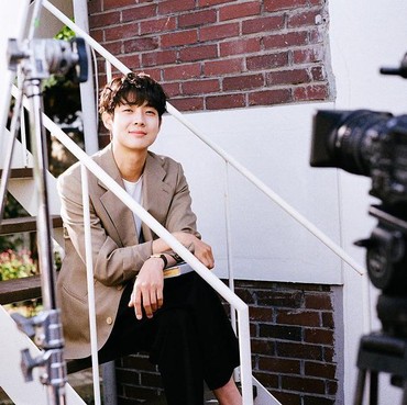 Choi Woo Sik Debut Jadi Director dan Writer Film Pendek 'Yakson'